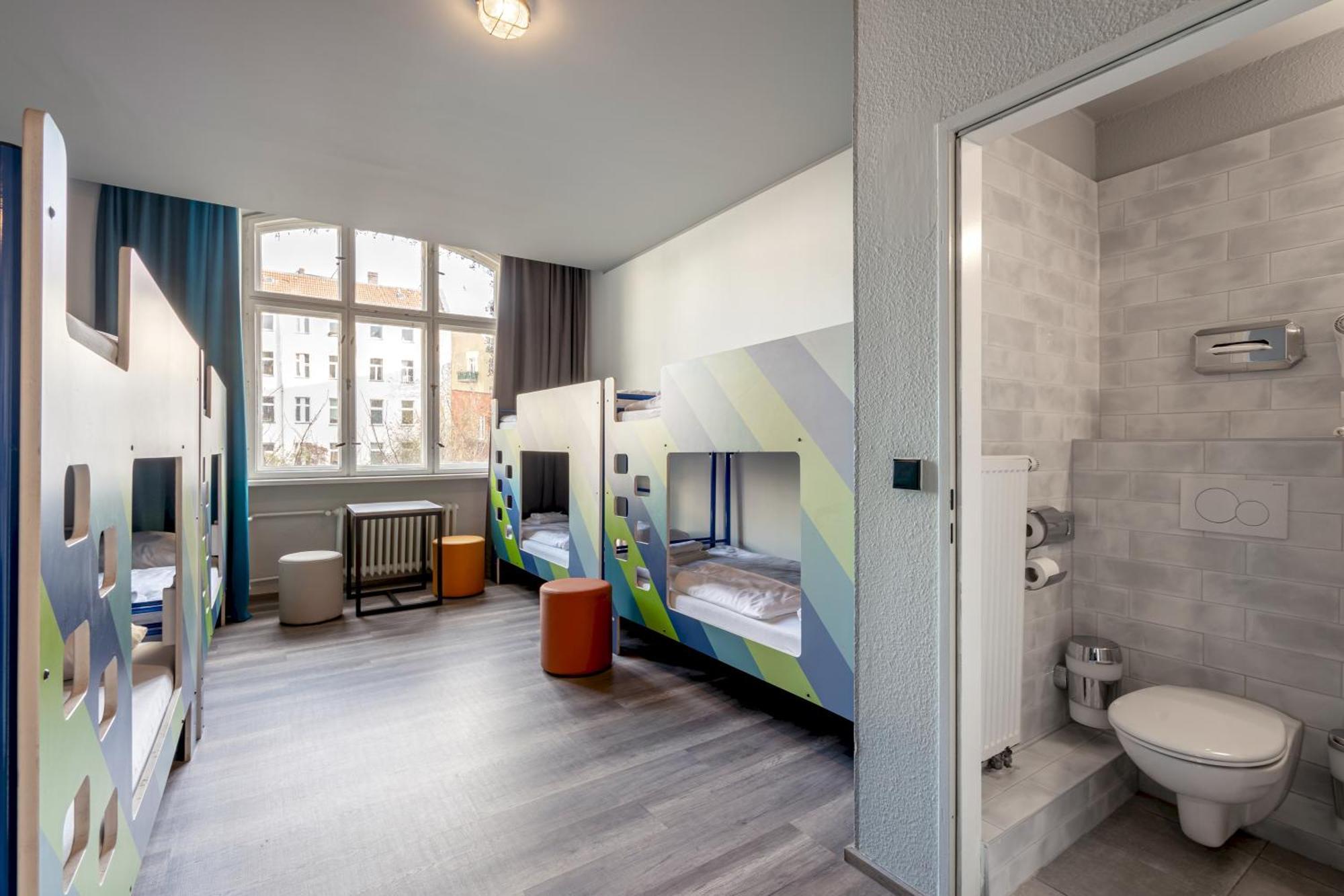 Bed 6-Bed Dormitory Room